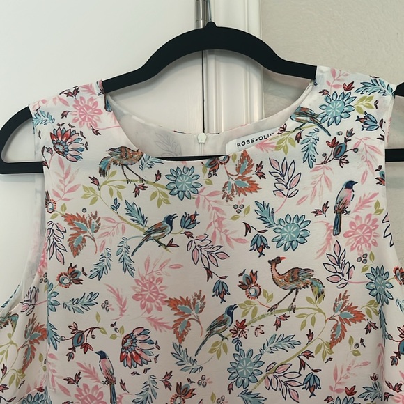 Rose and Olive fully lined sleeveless top. Size M - Picture 3 of 10